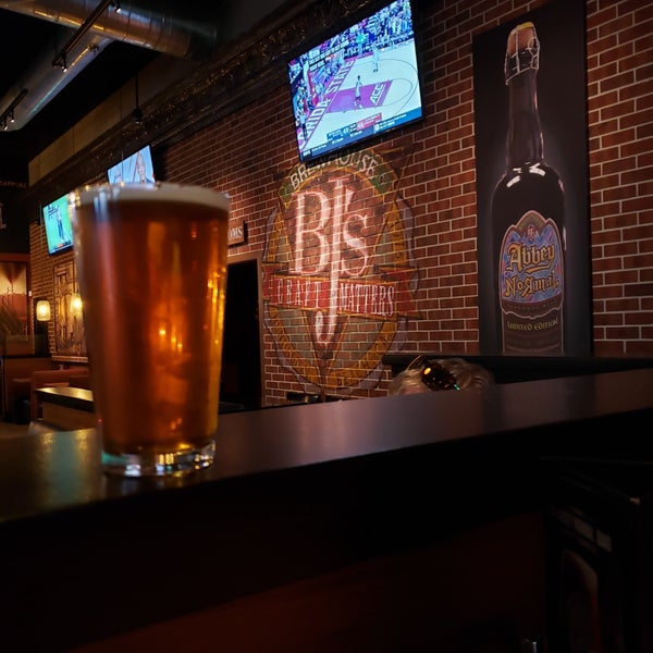 Photo taken at BJ&#39;s Restaurant &amp; Brewhouse by Robert W. on 2/26/2019