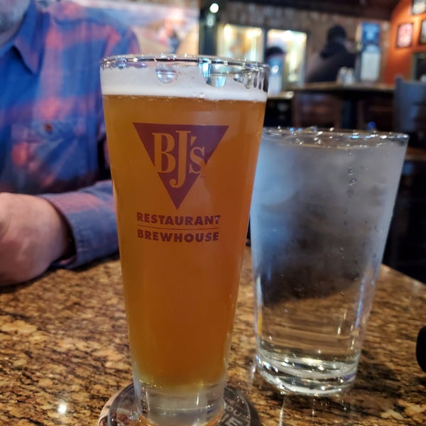 Photo taken at BJ&#39;s Restaurant &amp; Brewhouse by Robert W. on 11/30/2019