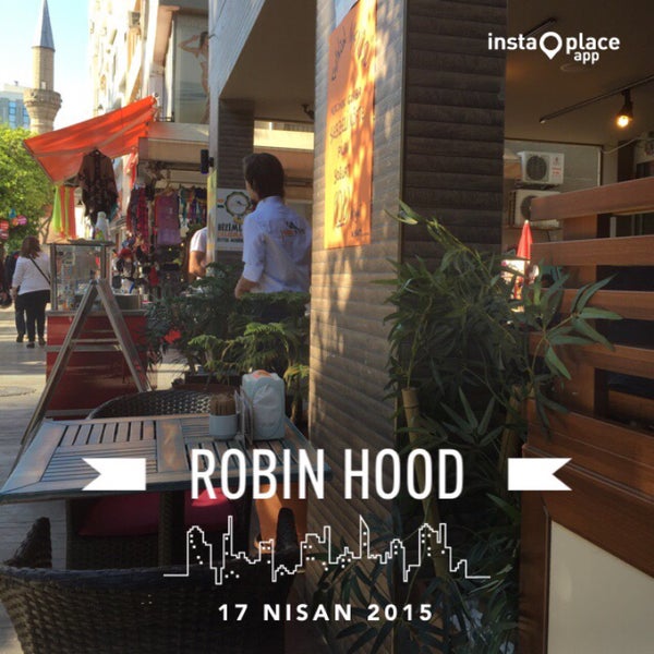 4/17/2015 tarihinde Hasan KRB-BAR10 CEILAziyaretçi tarafından Robin Hood Bistro Cafe'de çekilen fotoğraf