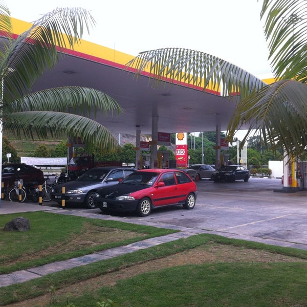 1/26/2013 tarihinde Fahmi F.ziyaretçi tarafından Shell'de çekilen fotoğraf