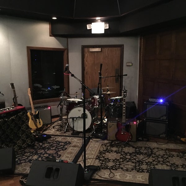 Снимок сделан в The Village Recording Studios пользователем Mark T. 9/24/2017