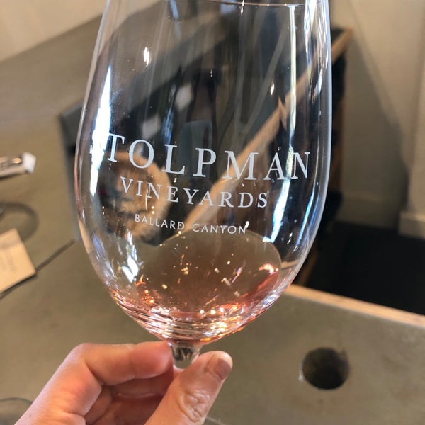 Foto tirada no(a) Stolpman Vineyards - Los Olivos Tasting Room por CY L. em 12/22/2018