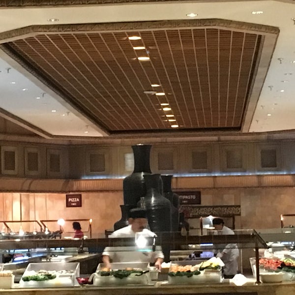 Photo taken at The Buffet at Luxor by I v e t t e ♡ G. on 4/23/2016