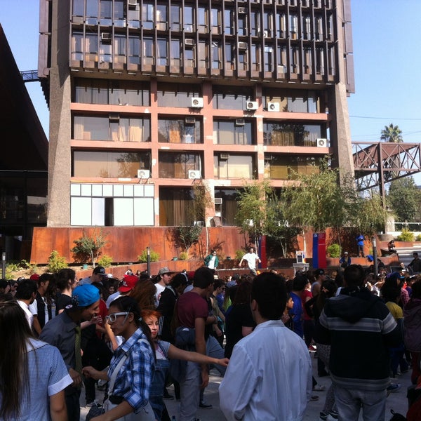 4/27/2013에 Coke E.님이 Centro Cultural Gabriela Mistral에서 찍은 사진
