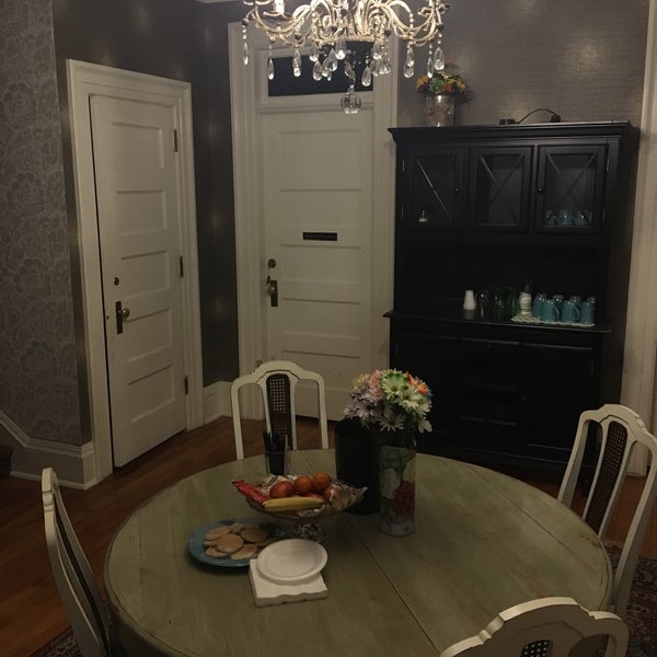 Cornerstone Bed and Breakfast Midtown 140 N 39th St