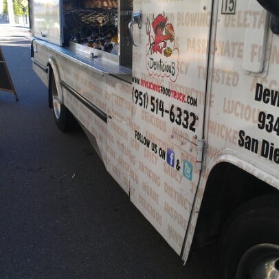 11/16/2012 tarihinde Shawn C.ziyaretçi tarafından Devilicious Food Truck'de çekilen fotoğraf