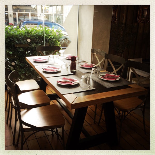 Foto tirada no(a) Koukounari Restaurant por Christos V. em 12/27/2014