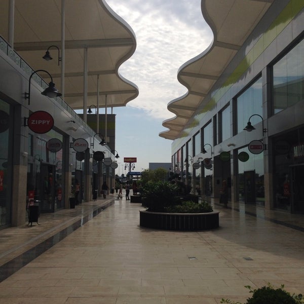 7/23/2014 tarihinde Андрей М.ziyaretçi tarafından STRAND Burgas'de çekilen fotoğraf