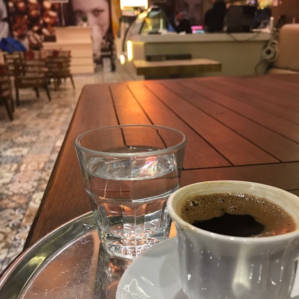 รูปภาพถ่ายที่ Robert&#39;s Coffee โดย Mahiye S. เมื่อ 2/24/2019