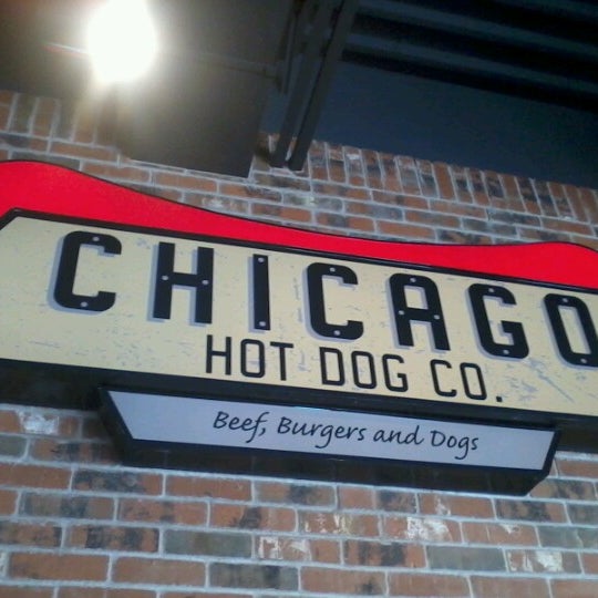 1/5/2013 tarihinde Brian V.ziyaretçi tarafından Chicago Hot Dog Co.'de çekilen fotoğraf