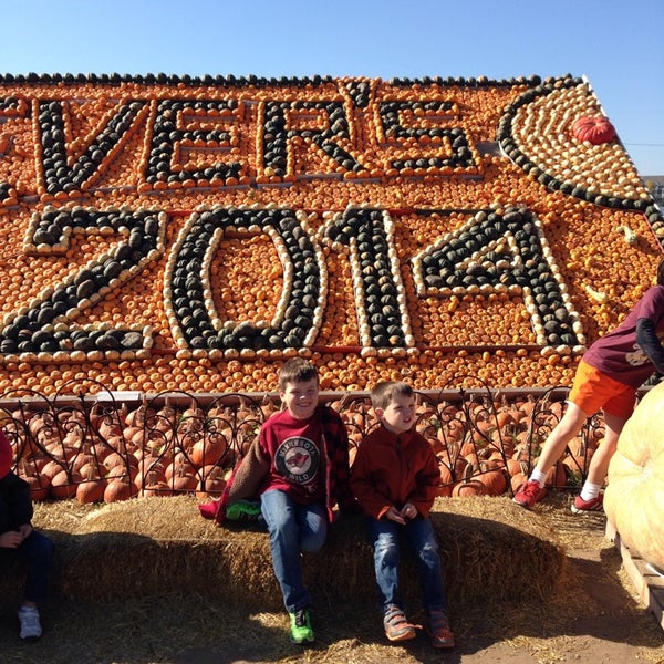 Foto tomada en Sever&#39;s Corn Maze &amp; Fall Festival  por Katie K. el 10/19/2014