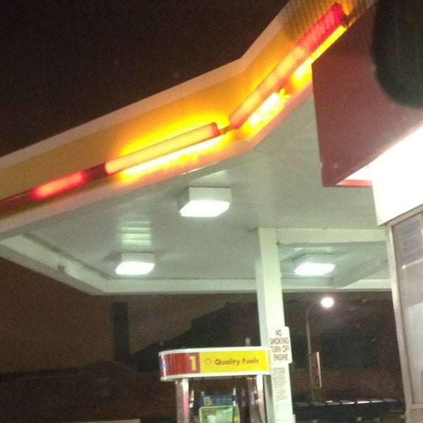 Shell Fuel Station in Chicago