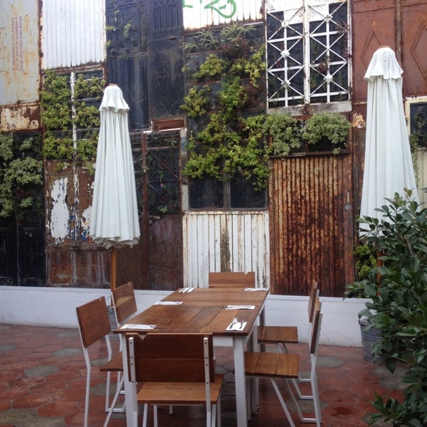 Foto scattata a Mafira Restaurante da Alejandra T. il 8/9/2013