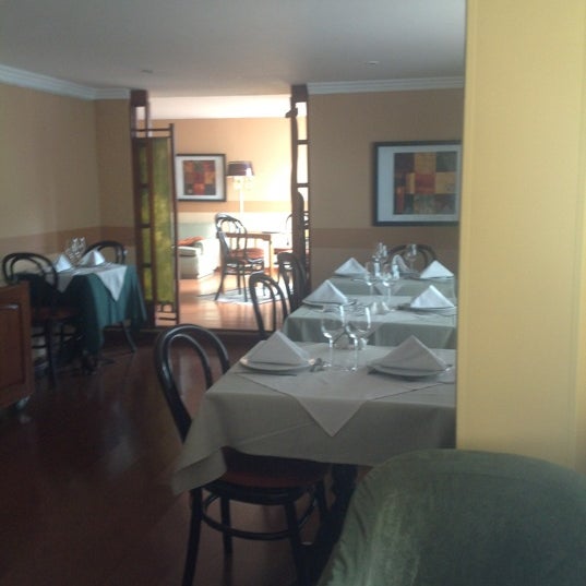 รูปภาพถ่ายที่ Hotel Rincon de Santa Barbara โดย Raúl G. เมื่อ 9/28/2012