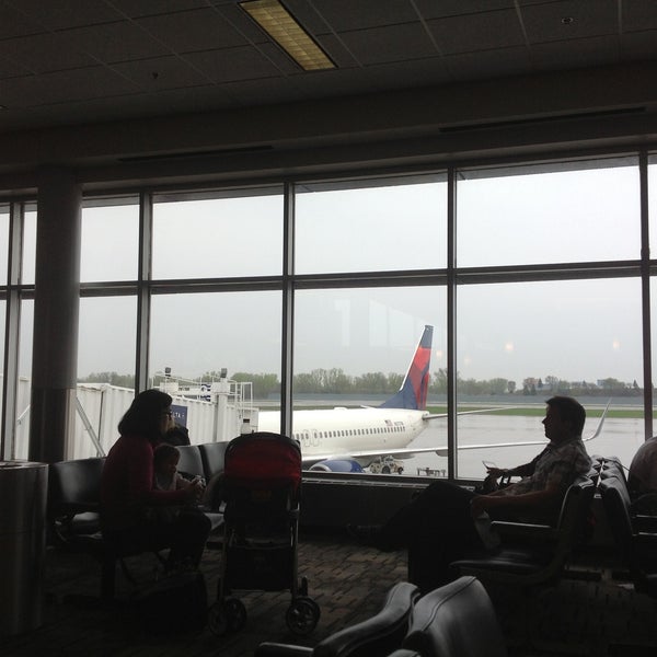 5/9/2013 tarihinde Raúl G.ziyaretçi tarafından Minneapolis–Saint Paul International Airport (MSP)'de çekilen fotoğraf