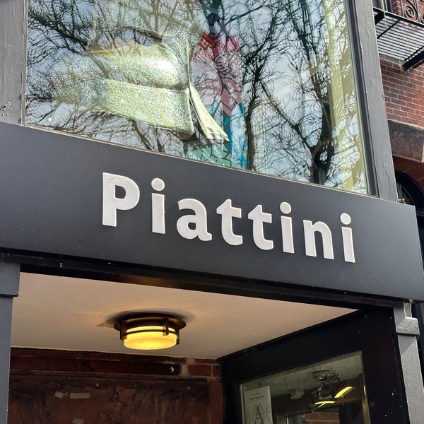 Foto tirada no(a) Piattini Wine Cafe por Marie Gooddayphoto W. em 4/28/2024