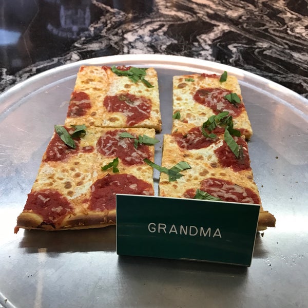5/21/2017 tarihinde Marie Gooddayphoto W.ziyaretçi tarafından Krispy Pizza'de çekilen fotoğraf