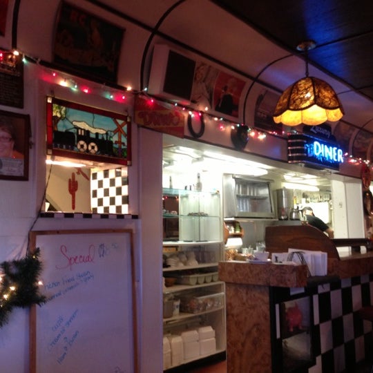 Das Foto wurde bei Luxury Diner von Cassidy G. am 12/17/2012 aufgenommen