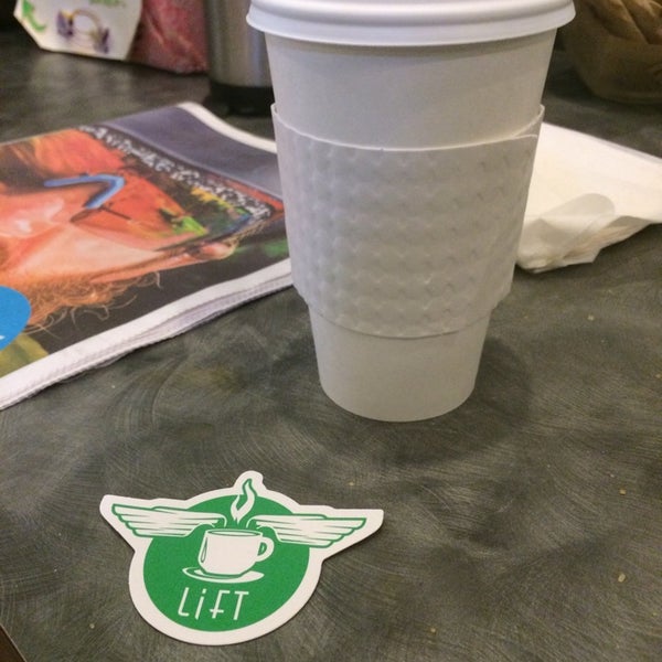 Снимок сделан в Lift Coffee Shop &amp; Café пользователем Caden B. 5/2/2014