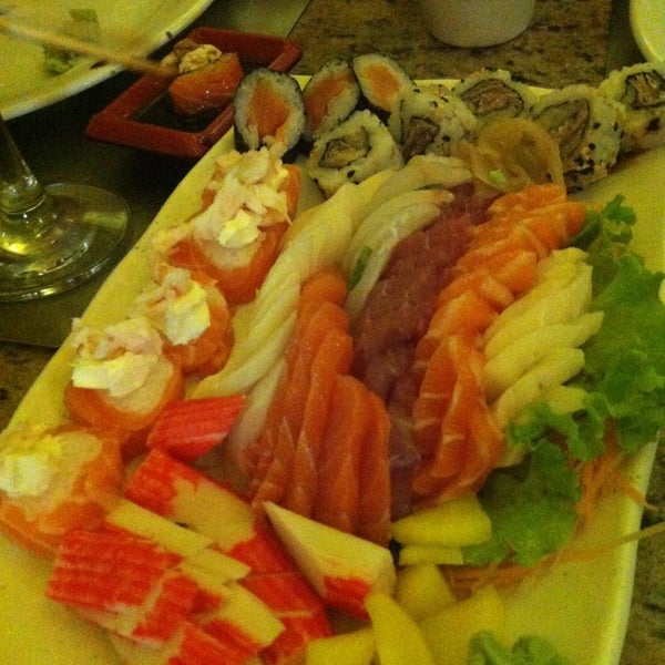 Foto diambil di Sushi San oleh Jacqueline S. pada 2/4/2013