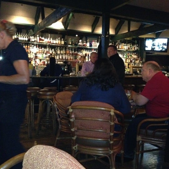 Foto tomada en Scott&#39;s Bar And Grill  por Bryan J. el 10/19/2012