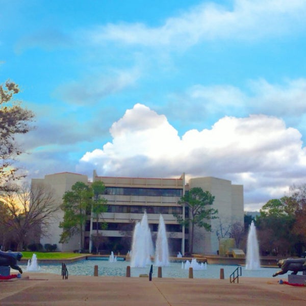 Das Foto wurde bei University of Houston von Nos A. am 1/8/2020 aufgenommen
