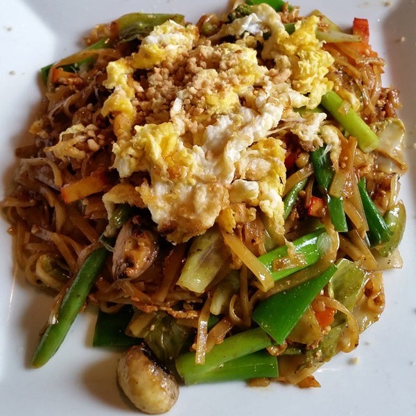 Photo taken at Thai Tanium Restaurant by David K. on 9/8/2014