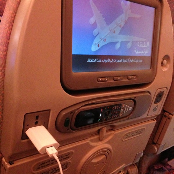 Рейс москва дубай эмирейтс. Ek 132. Ek 132. Airbus a380 emirates. Эмирейтс ек 132.