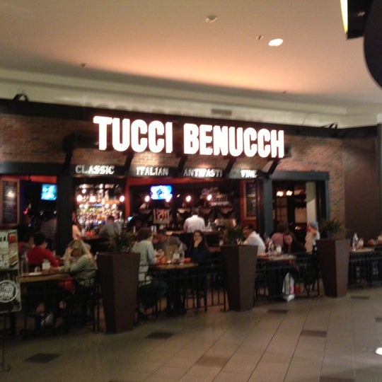 รูปภาพถ่ายที่ Tucci Benucch โดย Jimmy A. เมื่อ 9/26/2012