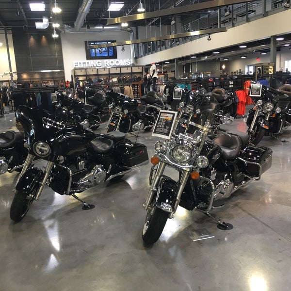 Foto scattata a Las Vegas Harley-Davidson da Felix S. il 8/31/2017