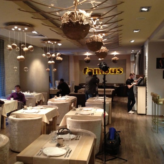 11/27/2012 tarihinde Azamataka S.ziyaretçi tarafından Ресторан Famous'de çekilen fotoğraf
