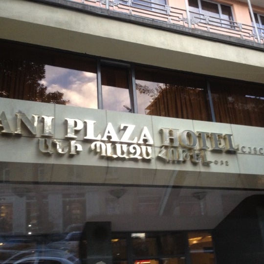 Foto tomada en Ani Plaza Hotel  por Azamataka S. el 10/10/2012