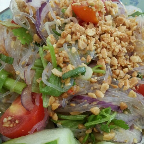 Photo taken at Chan Thai Market Food by Lena E. on 9/28/2012