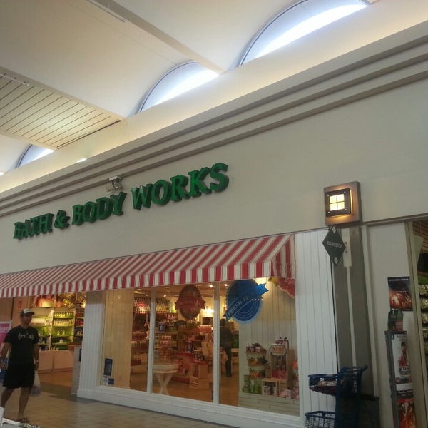 Bath Body Works 3200 N Federal Hwy
