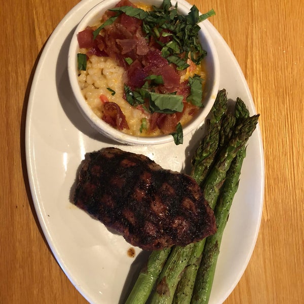 Photo taken at BJ&#39;s Restaurant &amp; Brewhouse by Jay M. on 5/18/2018
