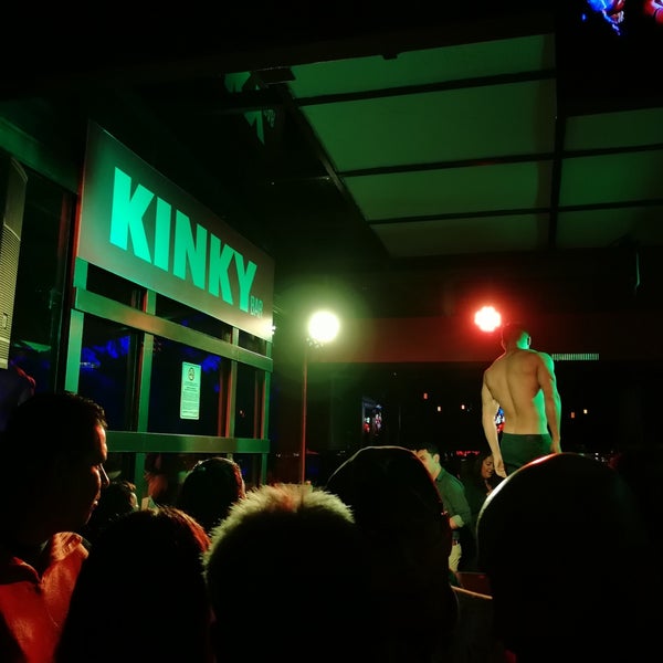 Photo prise au Kinky Bar par Gloria Adriana R. le9/22/2018