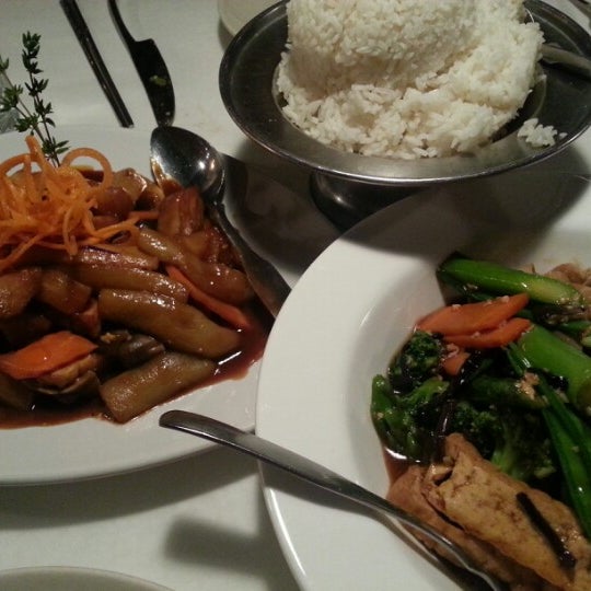 Снимок сделан в Friendship Chinese Restaurant пользователем Lizelle M. 1/8/2013