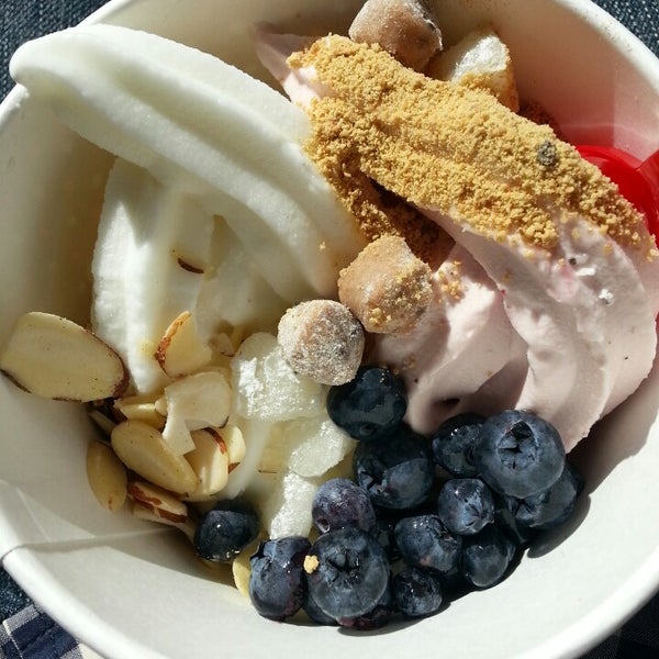 Red Mango (Now Closed) Frozen Yogurt Shop in Evanston