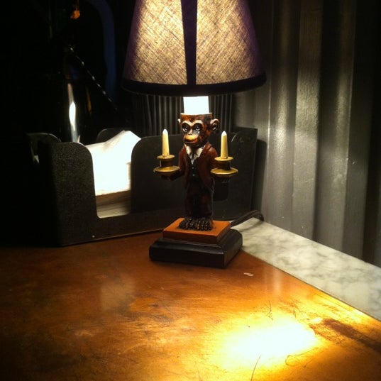Das Foto wurde bei OTS Monkey Champagne Room von Richard W. am 10/30/2012 aufgenommen