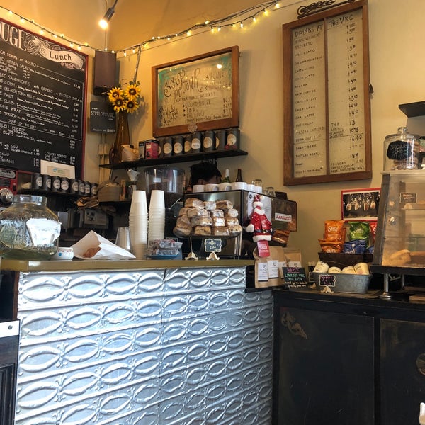 12/17/2019 tarihinde Stan v.ziyaretçi tarafından Velo Rouge Cafe'de çekilen fotoğraf