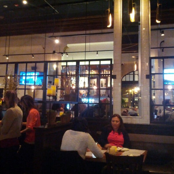 2/19/2013 tarihinde Jeff S.ziyaretçi tarafından Modern Restaurant and Lounge'de çekilen fotoğraf