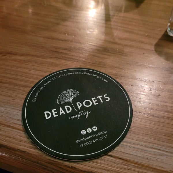 Foto tirada no(a) Dead Poets por Juliet S. em 2/4/2022
