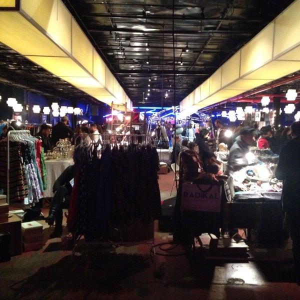 11/16/2013 tarihinde Simone C.ziyaretçi tarafından Brooklyn Night Bazaar'de çekilen fotoğraf