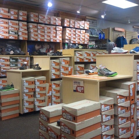Merrell Outlet 1439 U.S. 9
