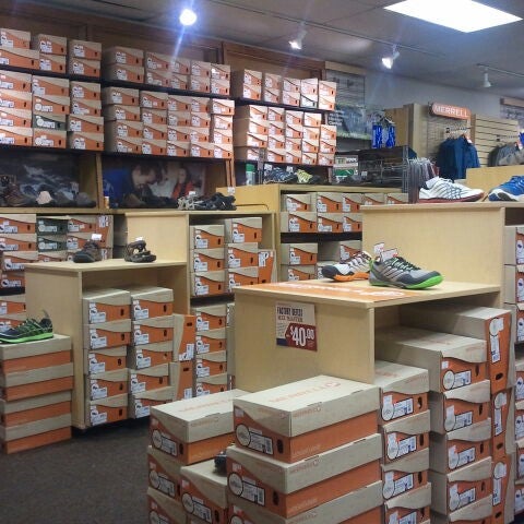 Mekanisk Spændende Bebrejde Merrell Outlet - 1439 U.S. 9