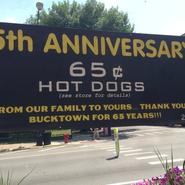 Снимок сделан в George&#39;s Hot Dogs пользователем Russ 8/2/2013
