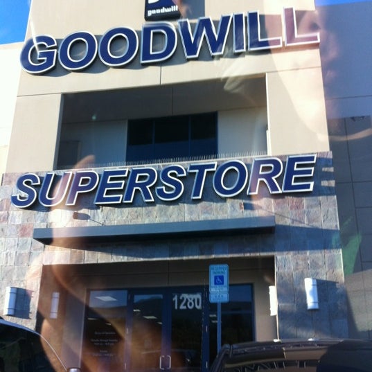 Goodwill Superstore 3 tips de 128 visitantes
