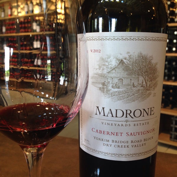 Foto tirada no(a) Madrone Estate Winery por Liane B. em 5/31/2015