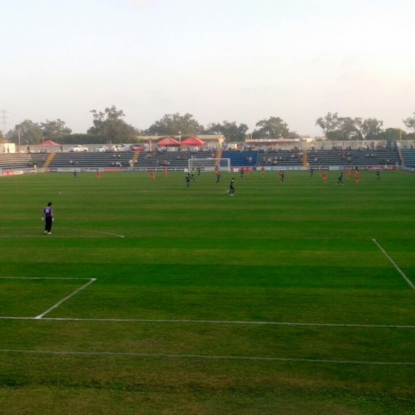 Foto diambil di Estadio Altamira oleh Francisco B. pada 3/9/2014