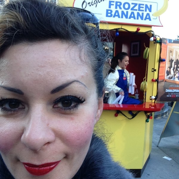 5/14/2013 tarihinde *Bitch Cakes*ziyaretçi tarafından Bluth’s Frozen Banana Stand'de çekilen fotoğraf